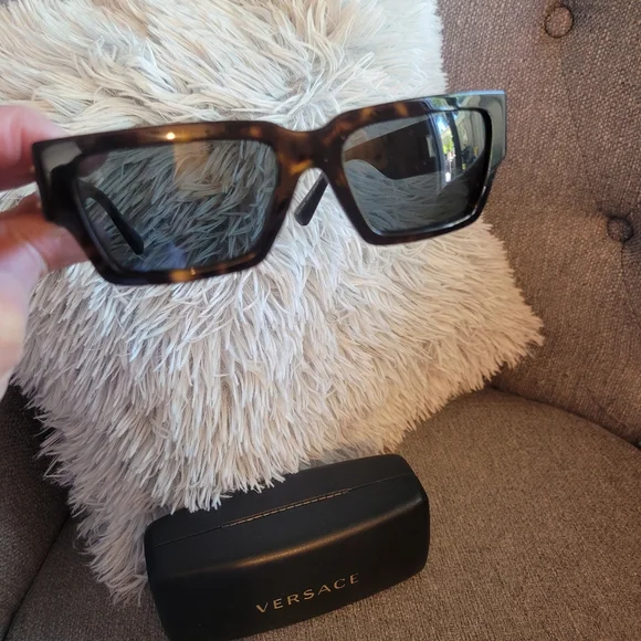 Versace sunglasses, Brand New without tags sunglasses, authentic - Picture 10 of 15